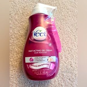 Veet Gel Hair Remover Cream, 13.5 oz and velvet rose scent.